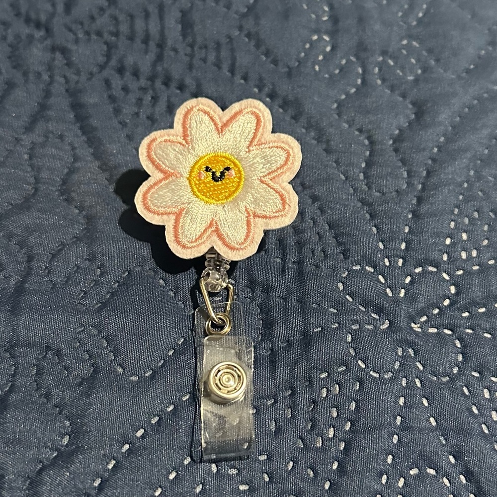 Cute Daisy Badge Reel